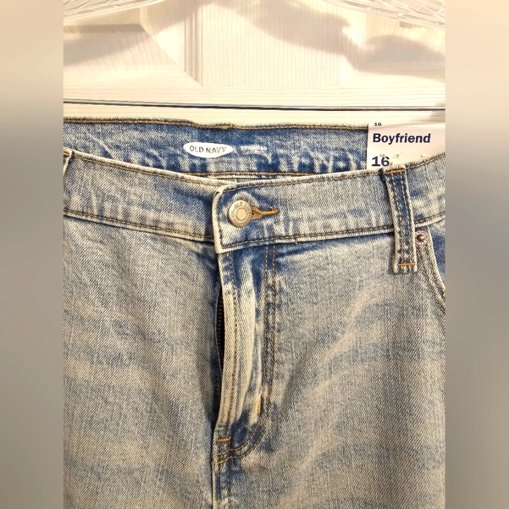 Boyfriend Mid-Rise Distressed Jeans. Size 16  Old Navy